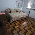 Quarto Em Apartamento No Bairro Das Laranjeiras Com 2 Gatinhos Lindos!