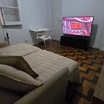 Quarto Em Apartamento No Bairro Das Laranjeiras Com 2 Gatinhos Lindos!
